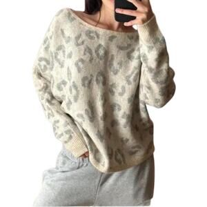 Wishlist Womens Tan Gray Leopard Print Sweater Size S/M